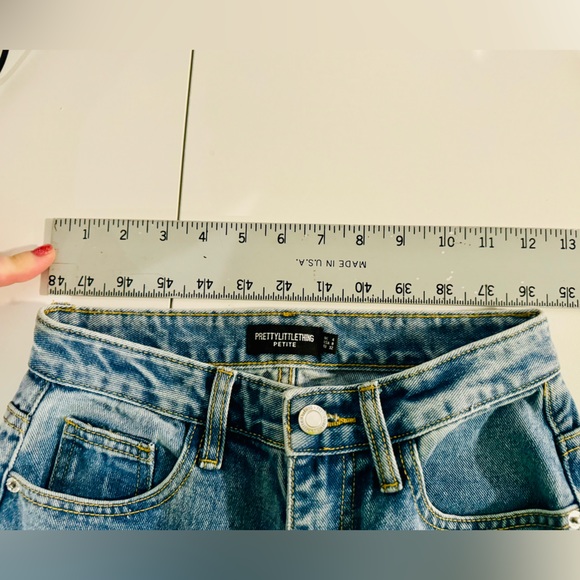 PrettyLittleThing Jeans Relaxed Fit High Rise Straight Leg Denim Light Wash SZ 4 - Picture 10 of 15